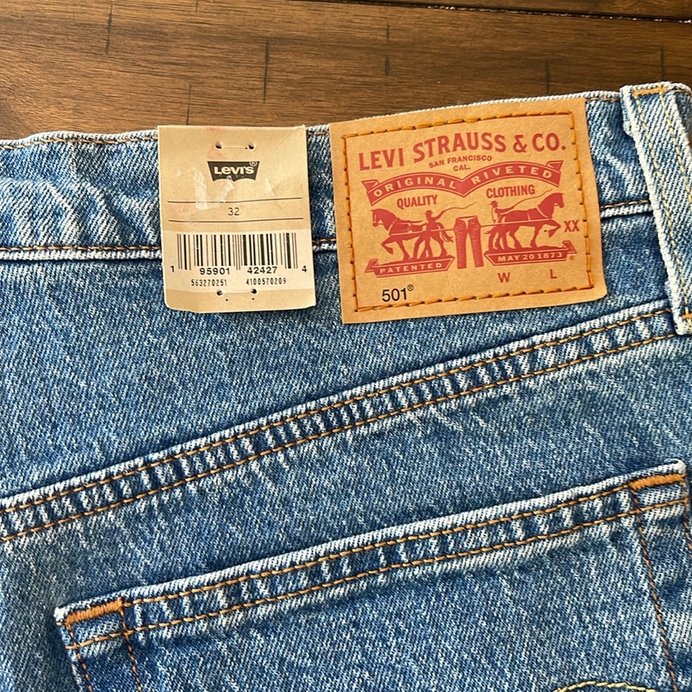 Levi’s cutoff denim shorts size 32 new - Picture 3 of 3
